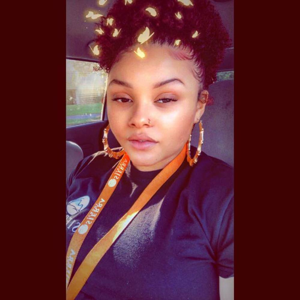 Meet your Posher, Reina